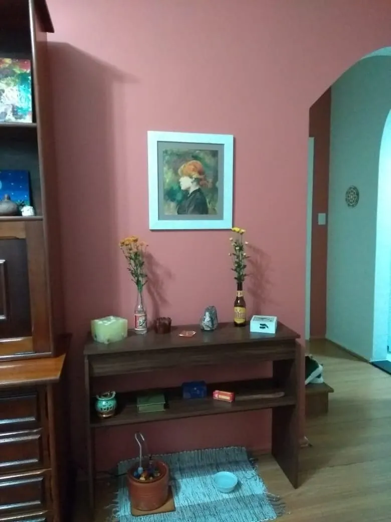 Quadros e molduras expostos na loja da GJ Molduraria em Santos