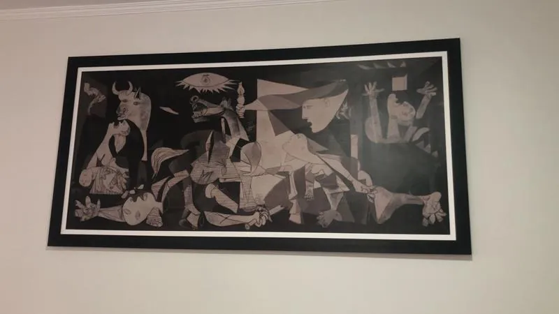 Montagem de quadros em caixa (box) na GJ Molduraria