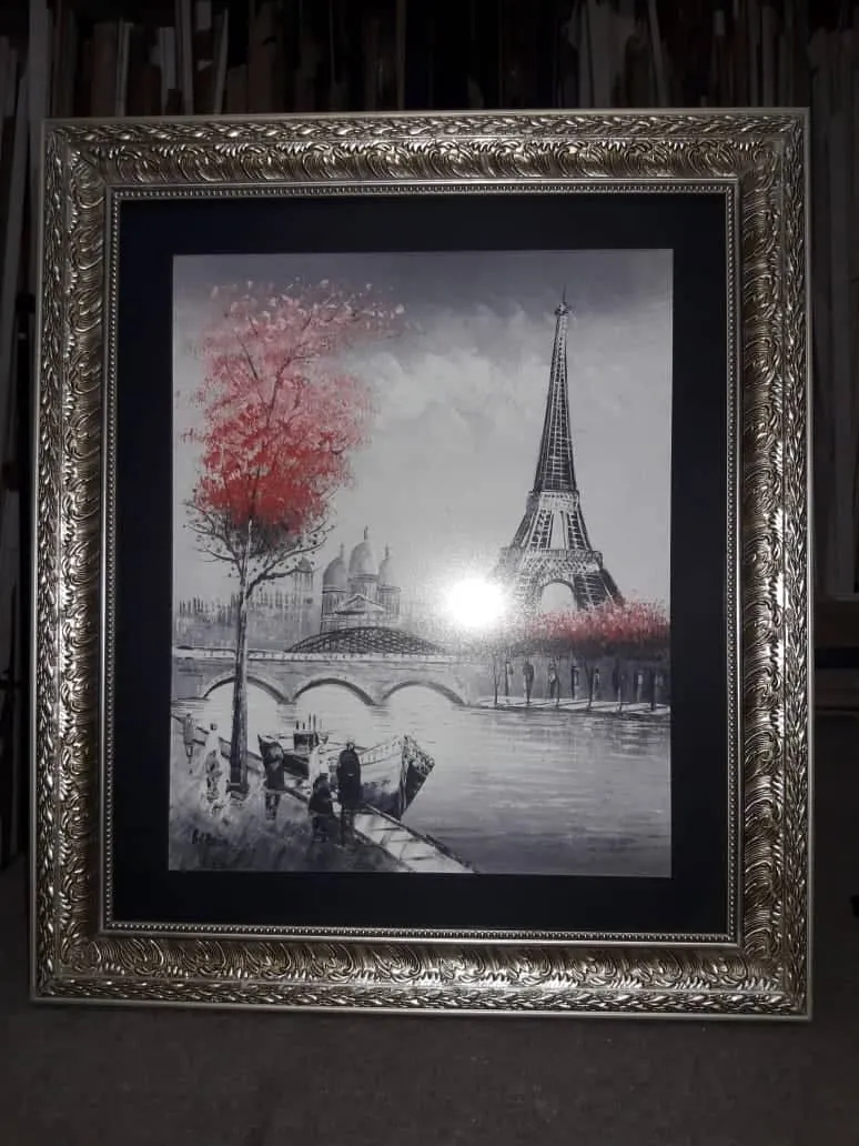 Montagem de quadros em caixa (box) na GJ Molduraria